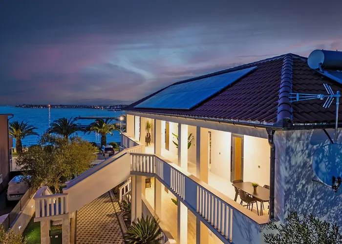 アパート Design Dijan Sukošan